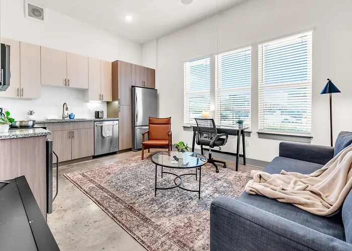 Bright And Breezy Apartment