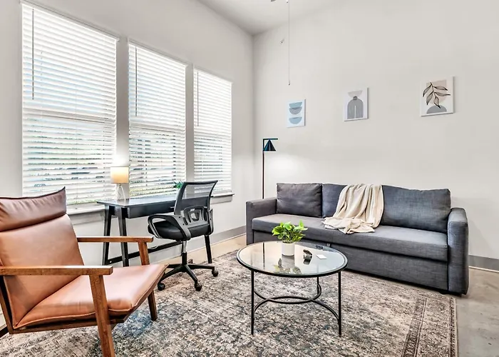 Bright And Breezy Apartment