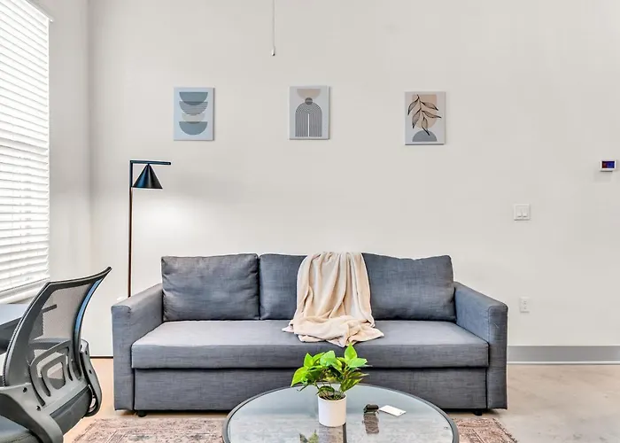 Apartment Bright And Breezy